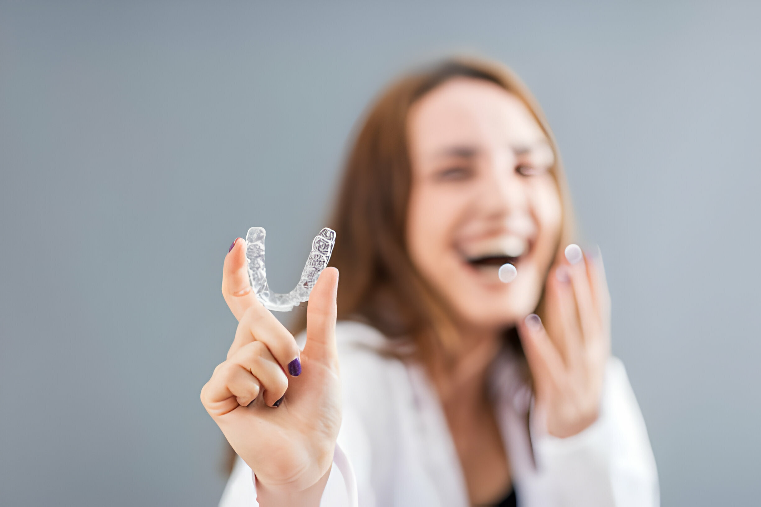 Top 10 Benefits Of Choosing Invisalign Over Traditional Braces_FI
